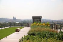 Živá zahrada výhledů na střeše NZM Praha