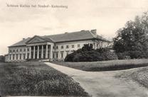Pohled na parkové průčelí zámku Kačina z křížení pískových cest, fotografie z počátku 20. století
