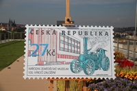 Příležitostná poštovní známka ke 100 letům Národního zemědělského muzea