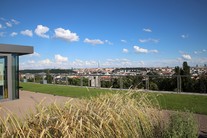 Živá zahrada výhledů – střešní terasa NZM Praha