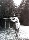 Rudolf Hacker na honu v lesích u Hradce Králové, 1915