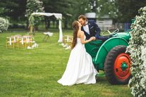 mezi traktory, svatba v areálu Národního zemědělského muzea Čáslav